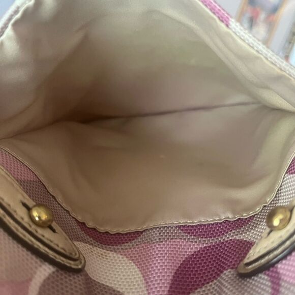 Coach sling crossbody purse with lilac, fuscia, gold and cream - Picture 10 of 11